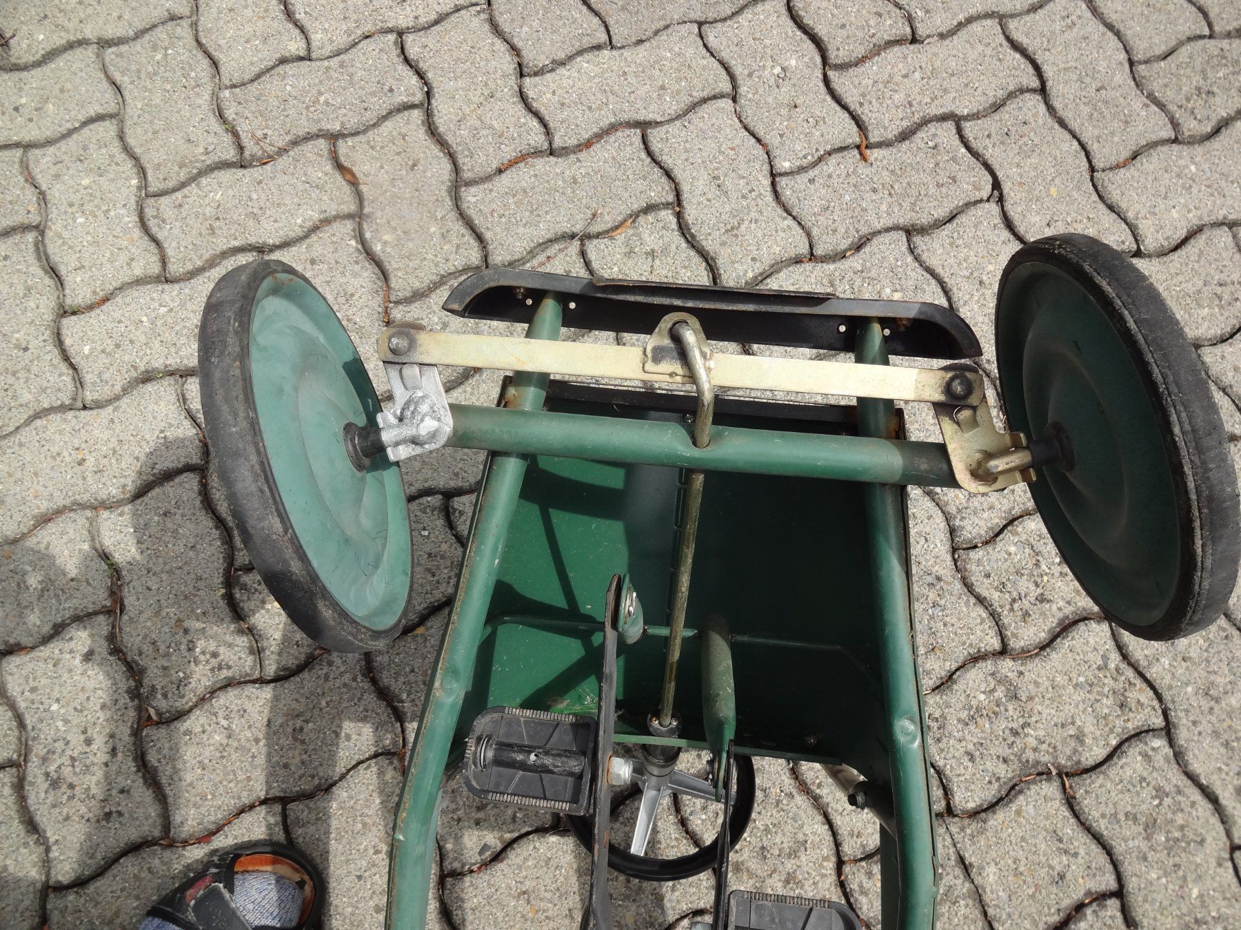 Veicoli per bambini: Antikes Pedalauto, kleines Kindertretauto – Usato da Elsau venduto da Weiher70 7