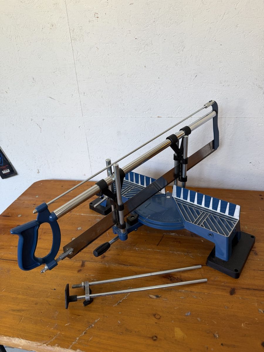 Sägen: Alpha Tools WL 500-550 Gehrungssäge – Gebraucht aus Gurmels von SwissShop21