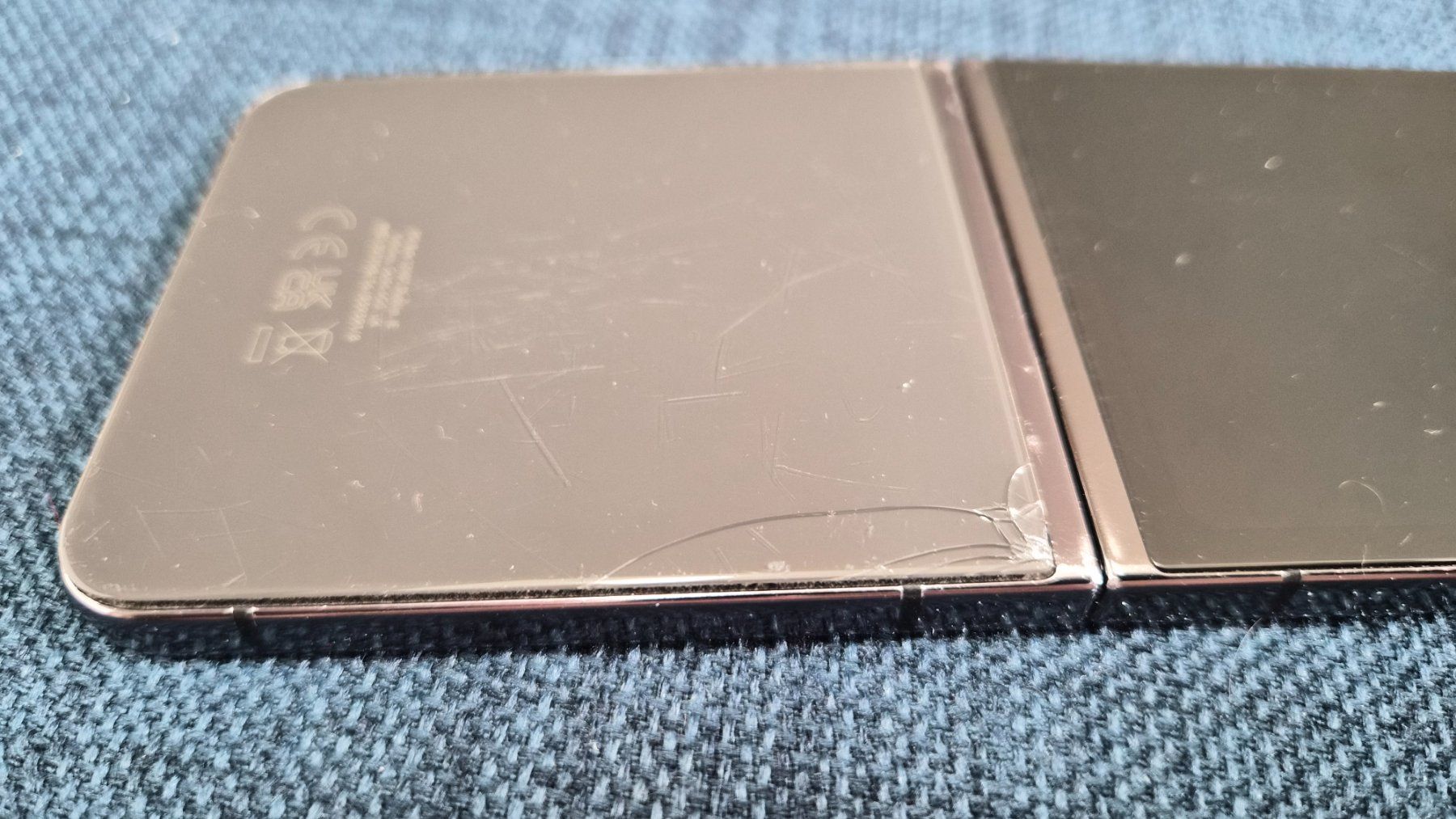 Samsung Telefoni cellulari / Smartphones: Samsung Galaxy Z Flip 5 – Usato da Bern venduto da kacepe 4