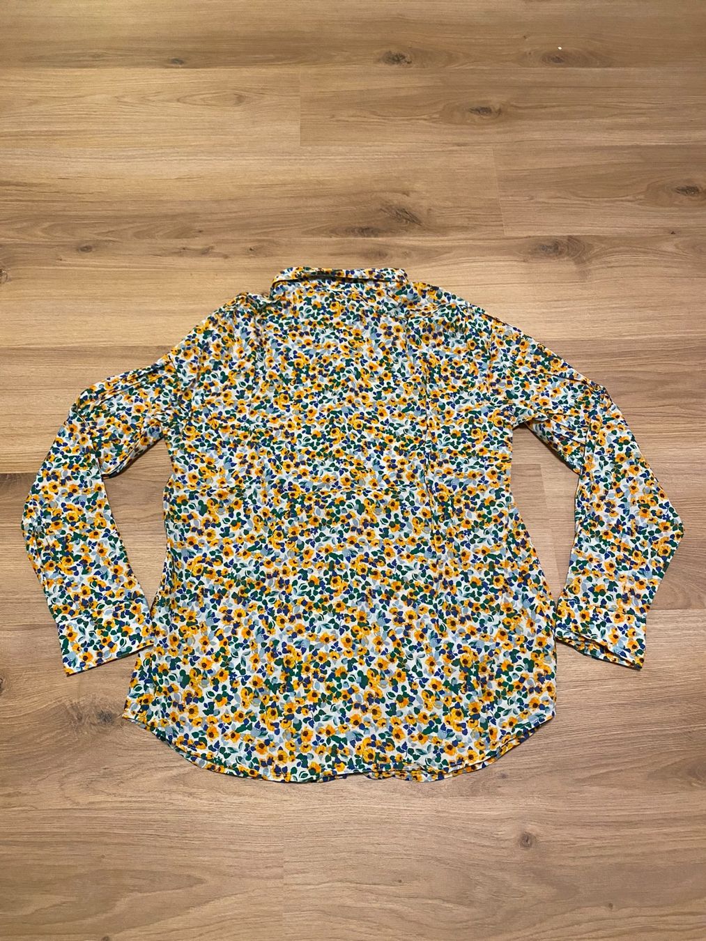 Camicette: Chemise à fleures coloré manches longues – Usato da Delémont venduto da elena_neuhaus 1