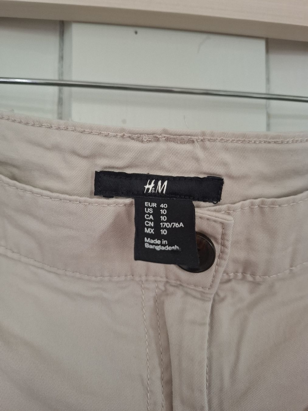 Pantaloni: Beige Shorts, H&M, 40 – Usato da Winterthur venduto da bohne3000 2
