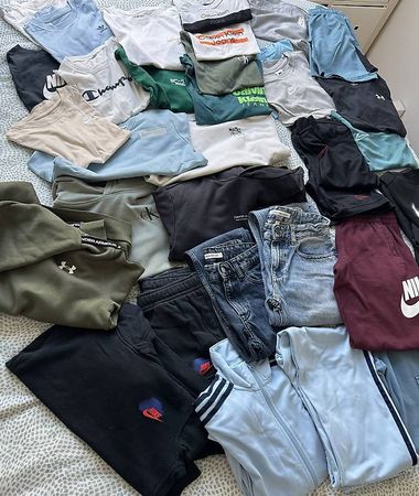 Lot de vêtements divers marques 12 ans