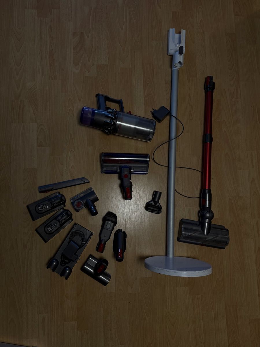 Dyson Staubsauger & Zubehör: Dyson Staubsauger mit Ständer – Gebraucht aus Ehrendingen von TamaraNicole01