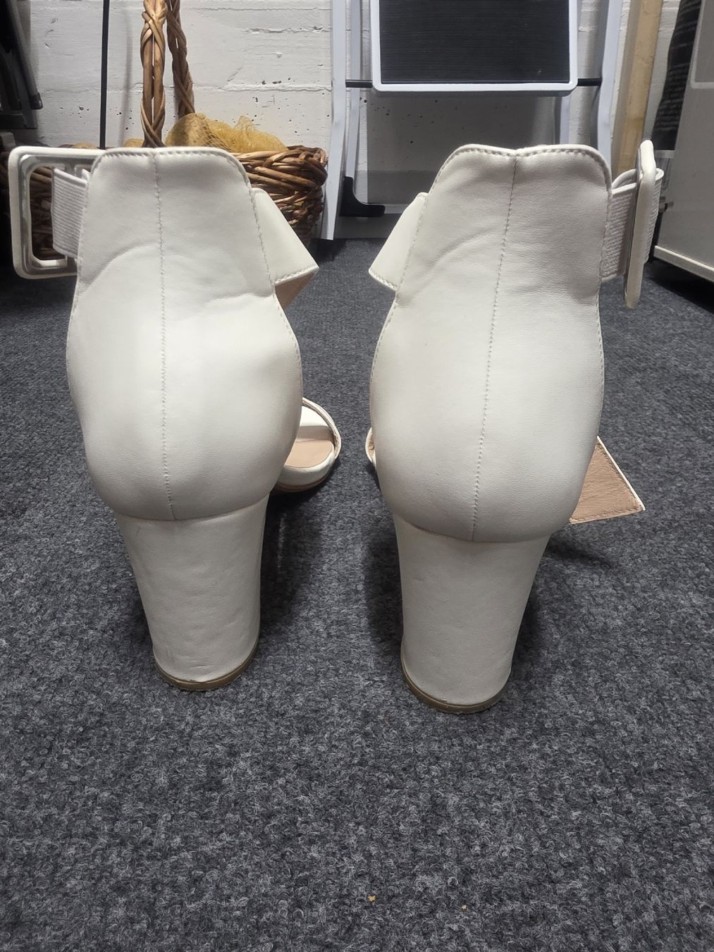 Damenschuhe: Sandales à talon blanc taille 39  – Neu (gemäss Beschreibung) aus Tecknau von Anadias 1