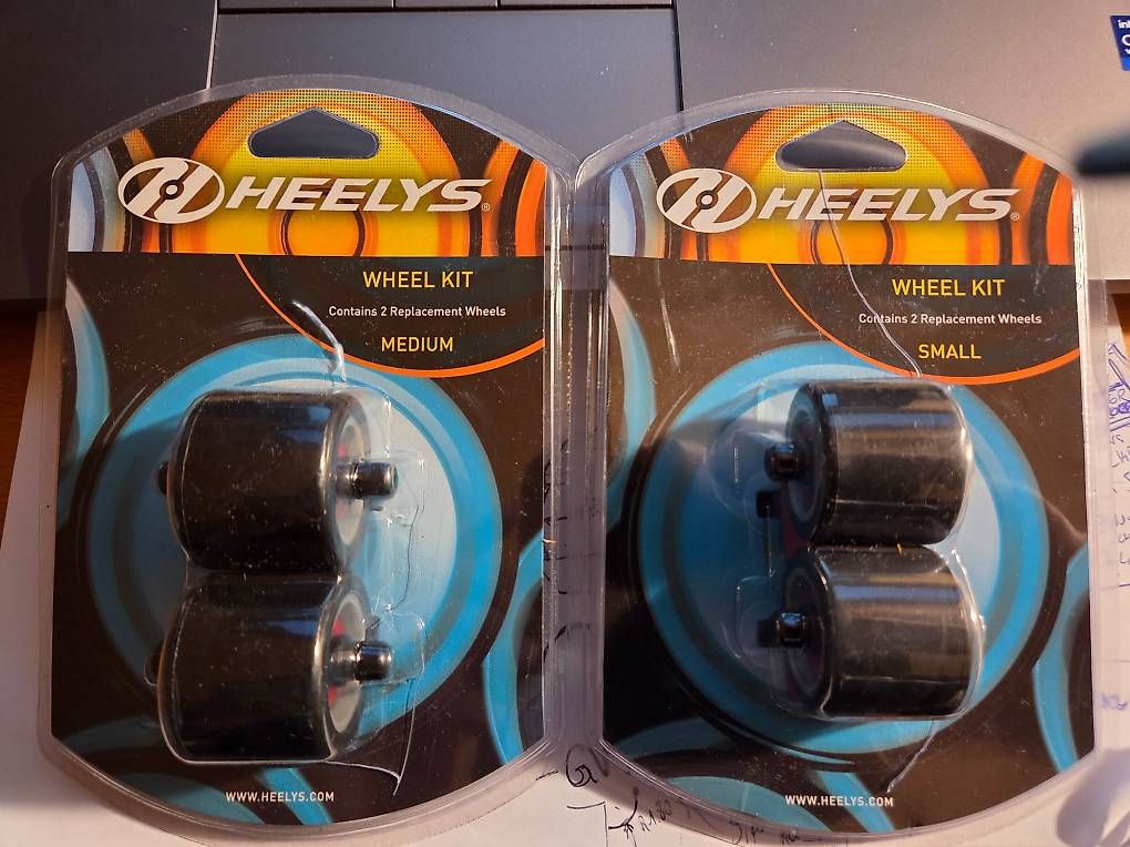 Patins à roul. & inline: HEELYS Wheel Kit, 4 roues, Medium et Small, neuf – Neuf avec emballage d'origine à Val-d'Illiez par Fafrobert