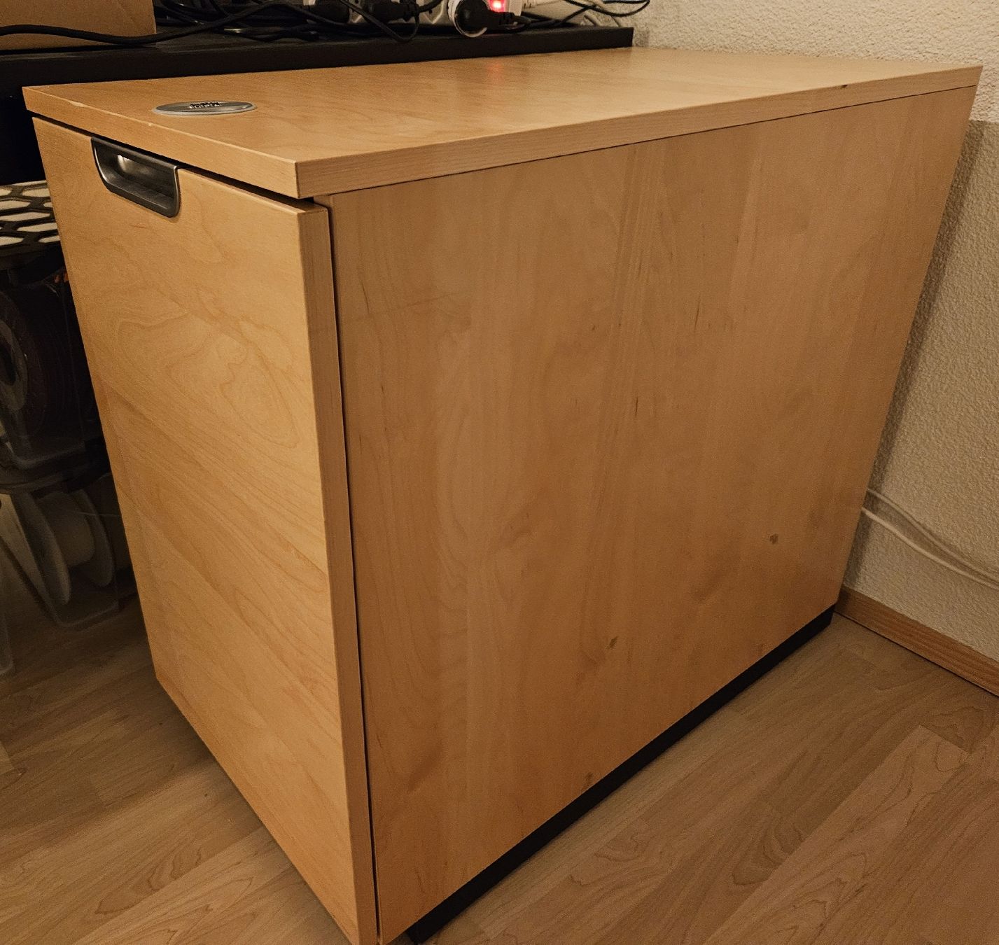 Ikea Korpus: Gebrauchter Büro Rollcontainer mit zwei Tablaren, Top! – Gebraucht aus Wetzikon ZH von ele_y67f