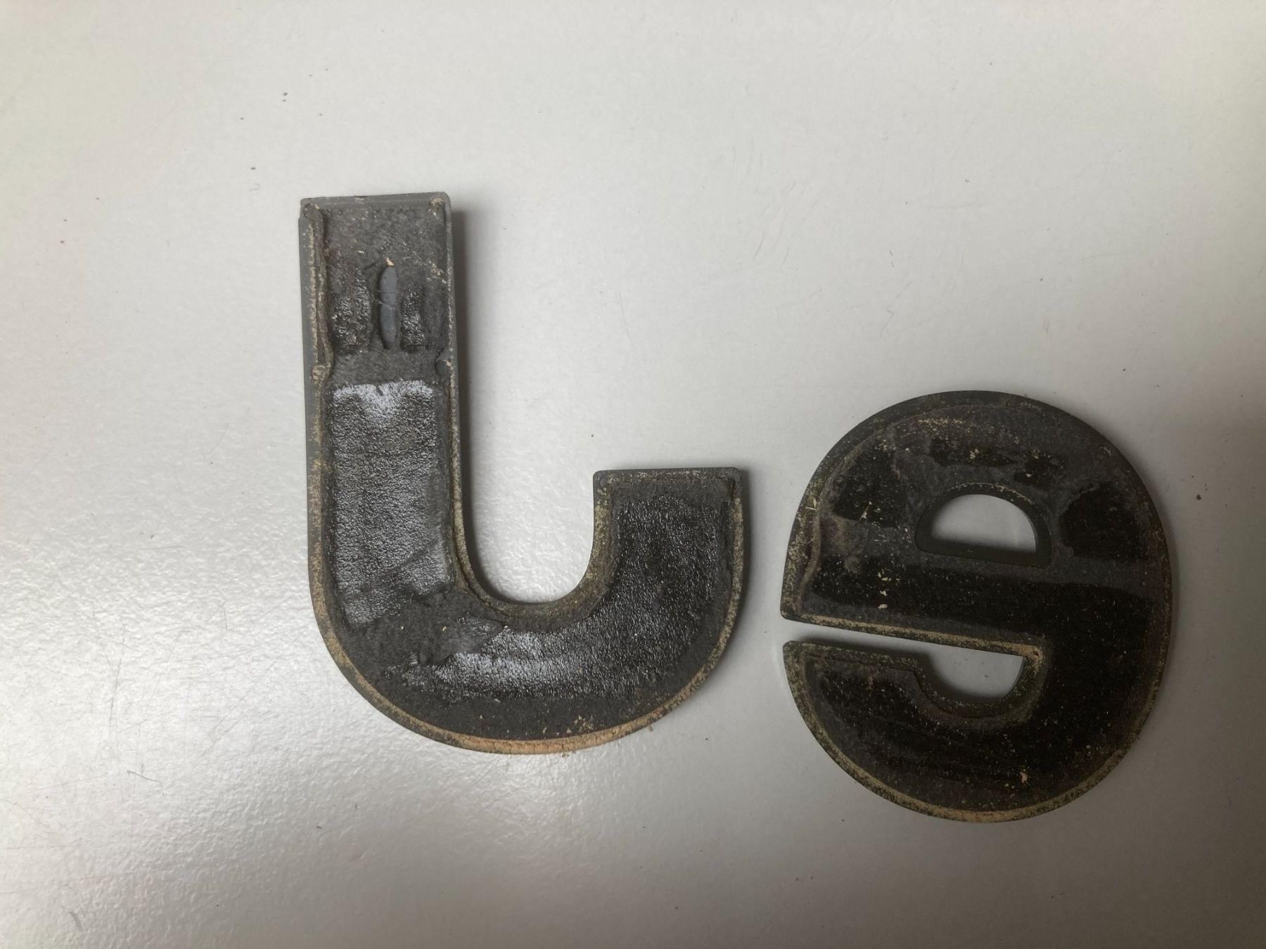 Jeep Tutti pezzi di ricambio auto: Jeep Schriftzug Emblem Teile Buchstaben – Usato da Cham venduto da Cham6332 2