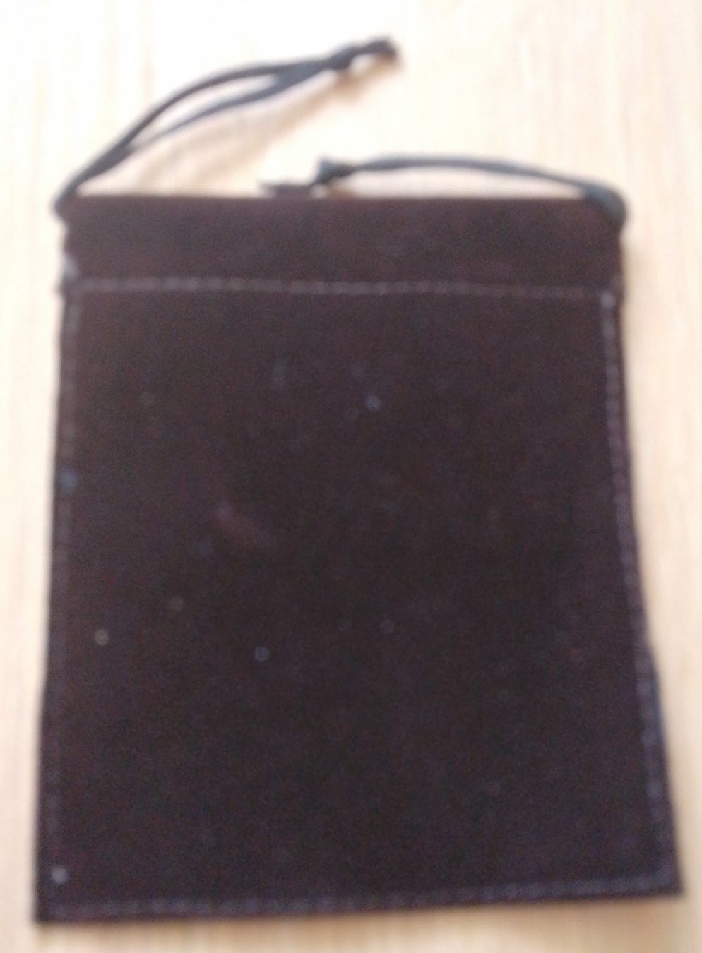 Taschen: Schwarzer Samtbeutel 8,2 x 6,7 cm mit Zugschnur – Neu (gemäss Beschreibung) aus Wohlen AG von salamanderspielwaren 1