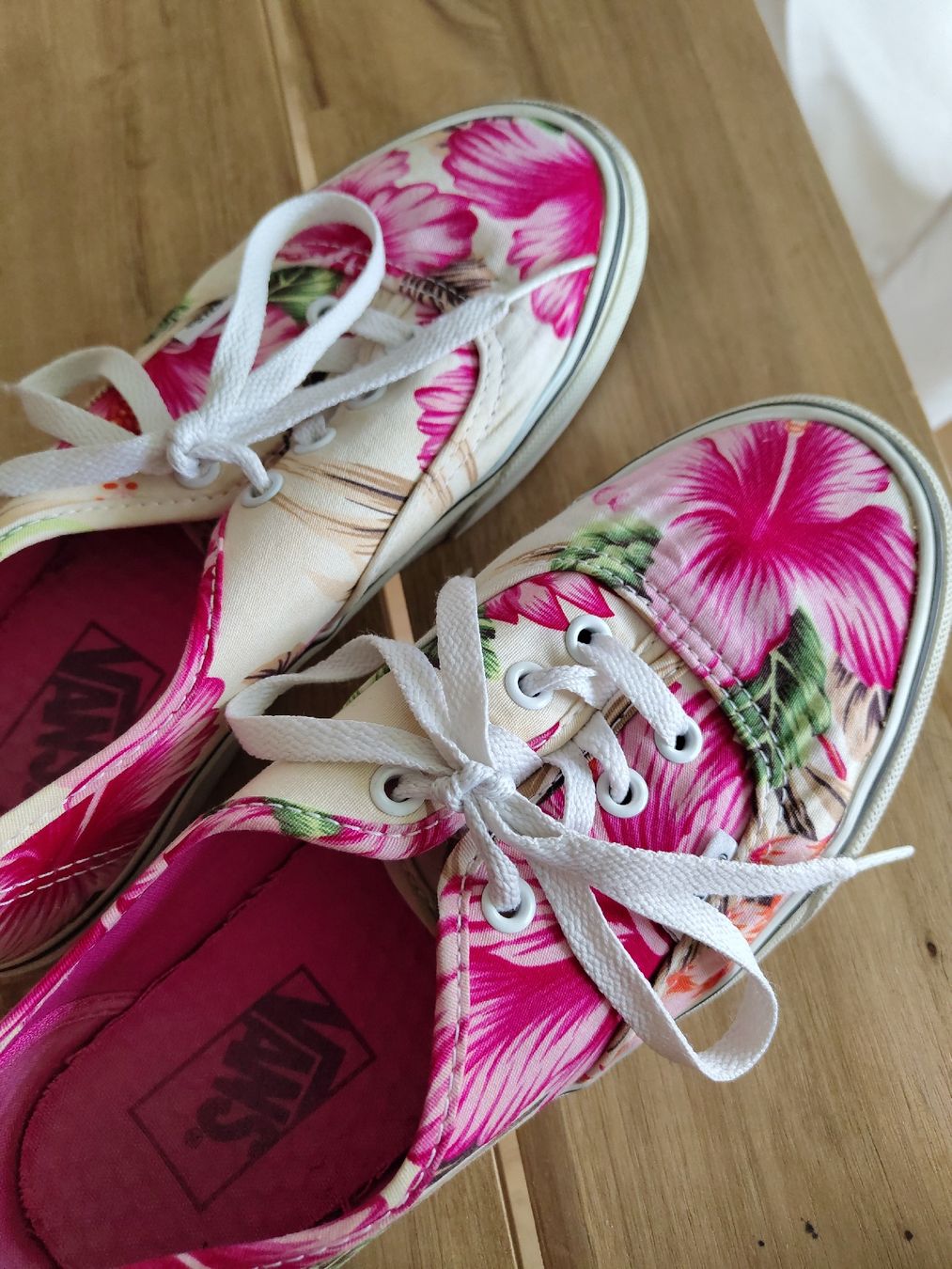 Vans Scarpe da donna: Vans Damenschuhe Blumenmuster Grösse 37 – Usato da Dietlikon venduto da VintageStudioZurich 1