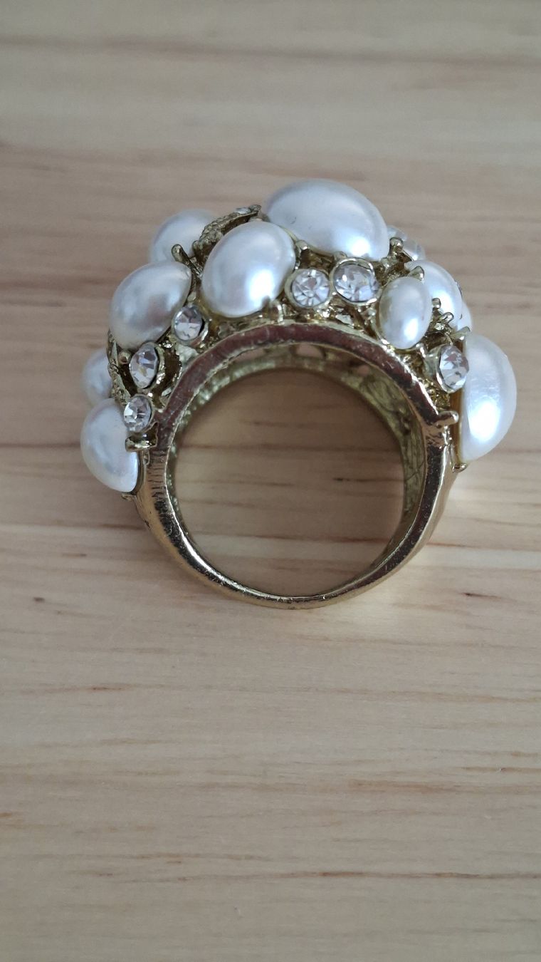 Anelli: Statement- Ring mit Perlen und Strass, goldfarben, neuwertig – Nuovo (secondo la descrizione) da Kriens venduto da Wolly85 2