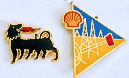 Placchette & Badge: 1  Pin AGIP und 1 Pin SHELL – Usato da Pfäffikon ZH venduto da Colacity