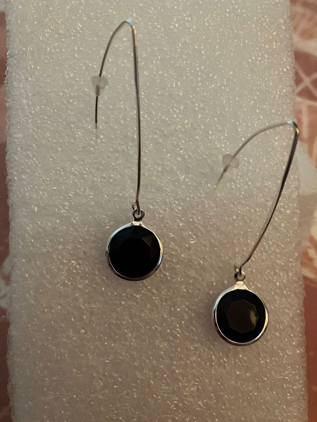 Orecchini pendenti & Orecchini a lobo: elegante Ohrhaken silberfarben mit schwarzem synth.Stein – Nuovo (secondo la descrizione) da Affoltern am Albis venduto da Dlotti