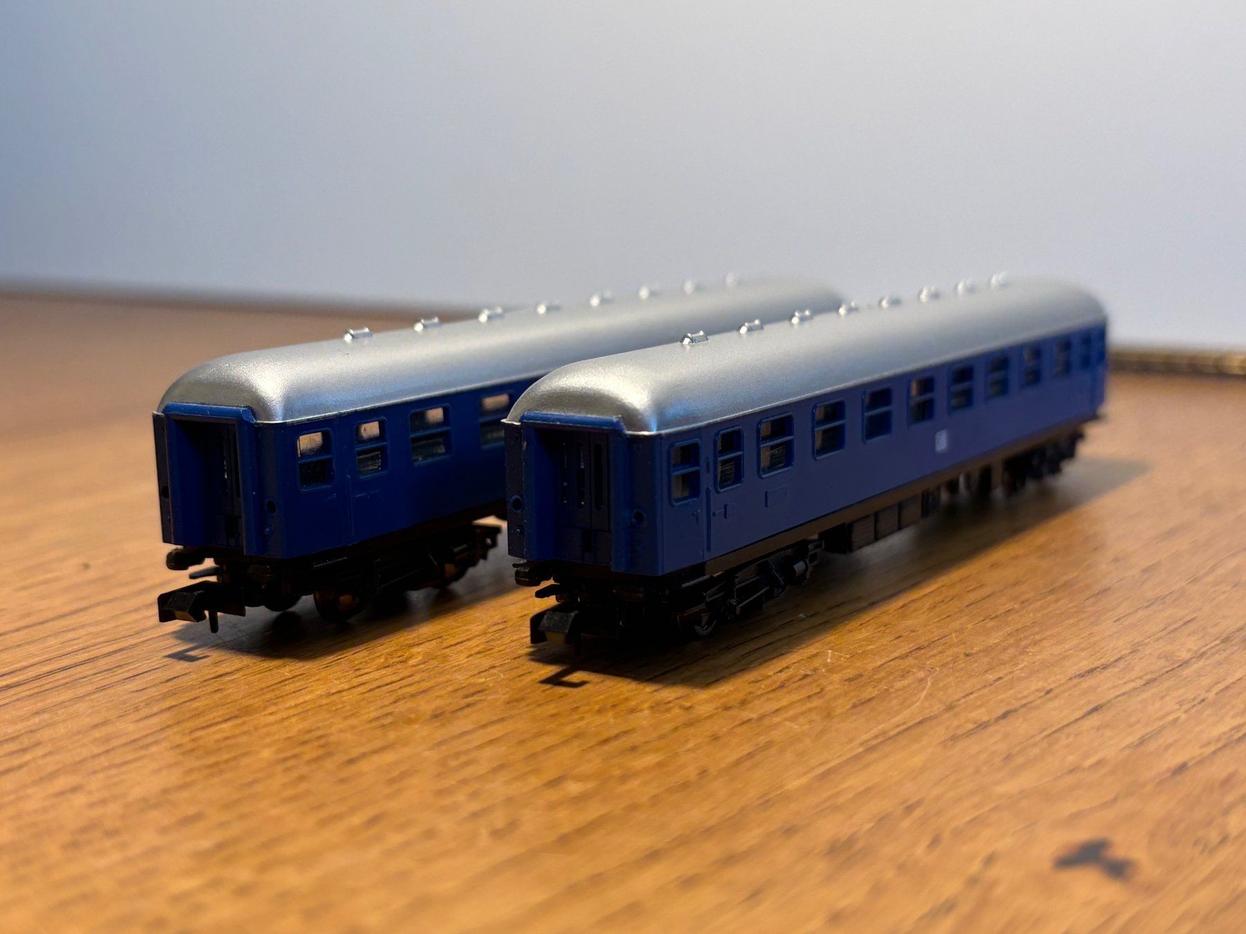 Modelleisenbahnen: *e911:  2 DB Eisenbahnwagen  (Spur N) – Gebraucht aus Birsfelden von Birs_25 4
