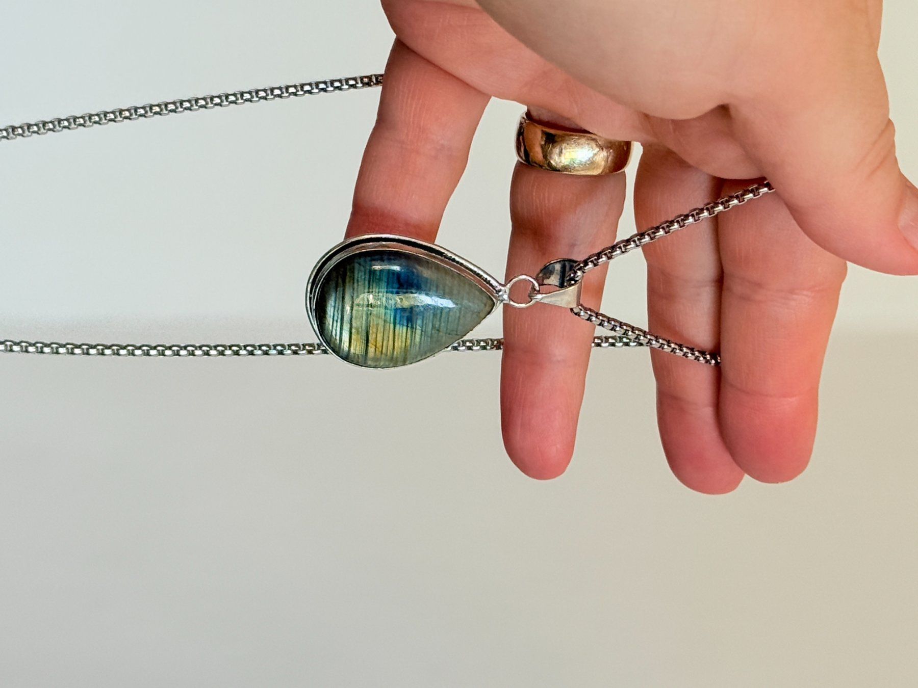 Catenine: Pendentif Labradorite forme goutte neuf – Nuovo e nell'imballaggio originale da Genève venduto da AWWA 8