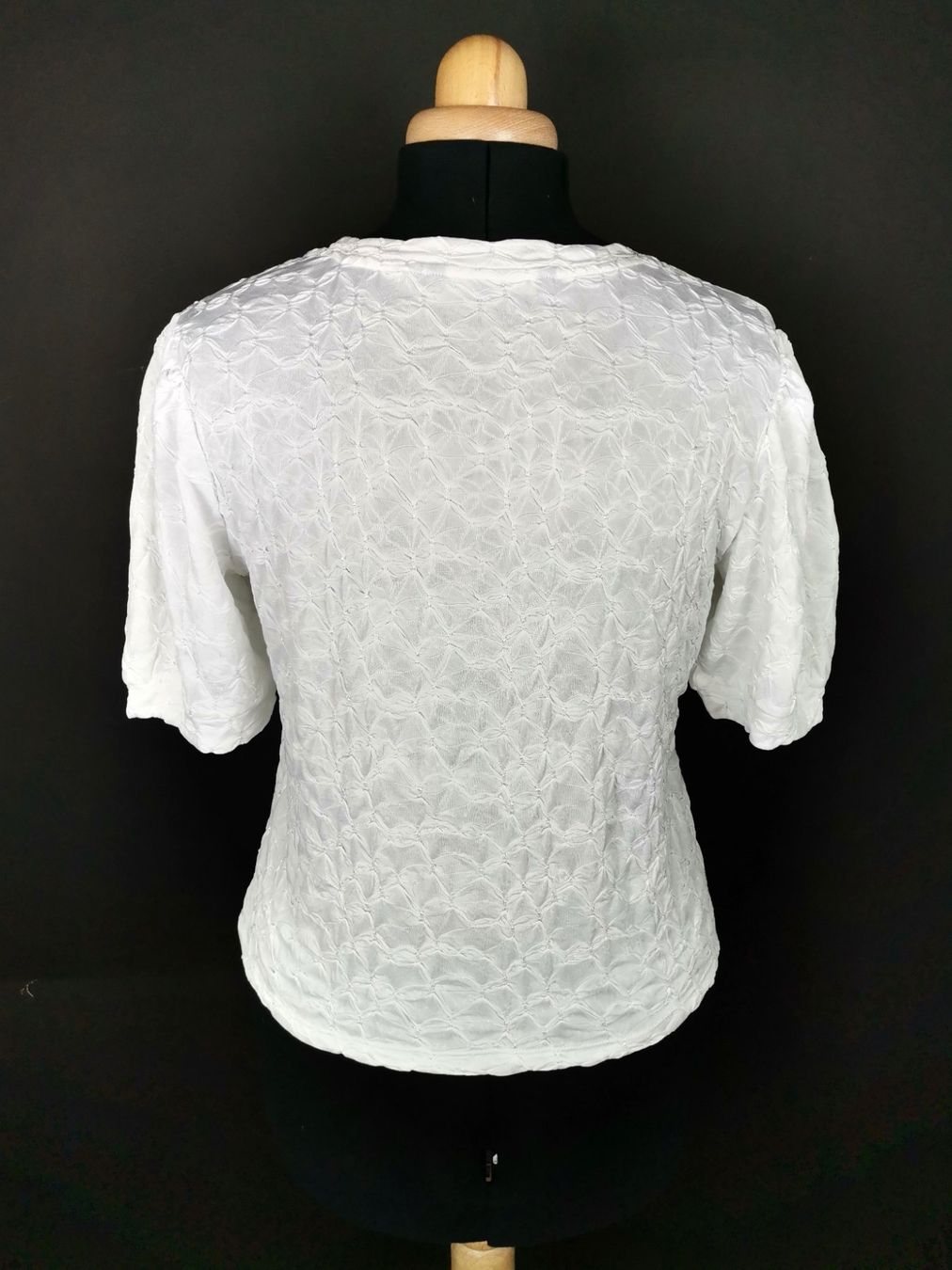 Vero Moda Blusen: VERO MODA Bluse mit Floralem Jacquardmuster weiß – Gebraucht aus Schaffhausen von Restwert_SH 1