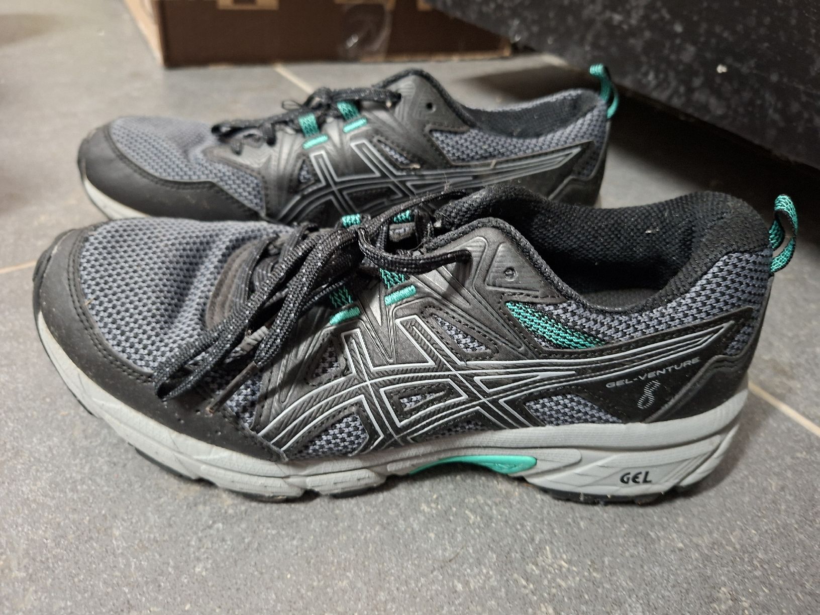 Asics Scarpe da donna: Asics Sneakers Gr.39 – Usato da Biberist venduto da Stylux01