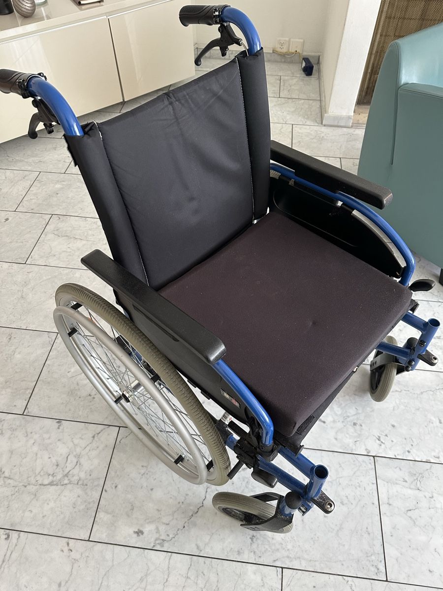 Chaises roulantes: Rollstuhl B&B – D'occasion à Baar par pat_sr55