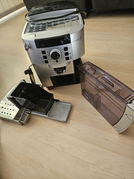 DeLonghi Kaffeevollautomat Magnifica S | Kaufen auf Ricardo