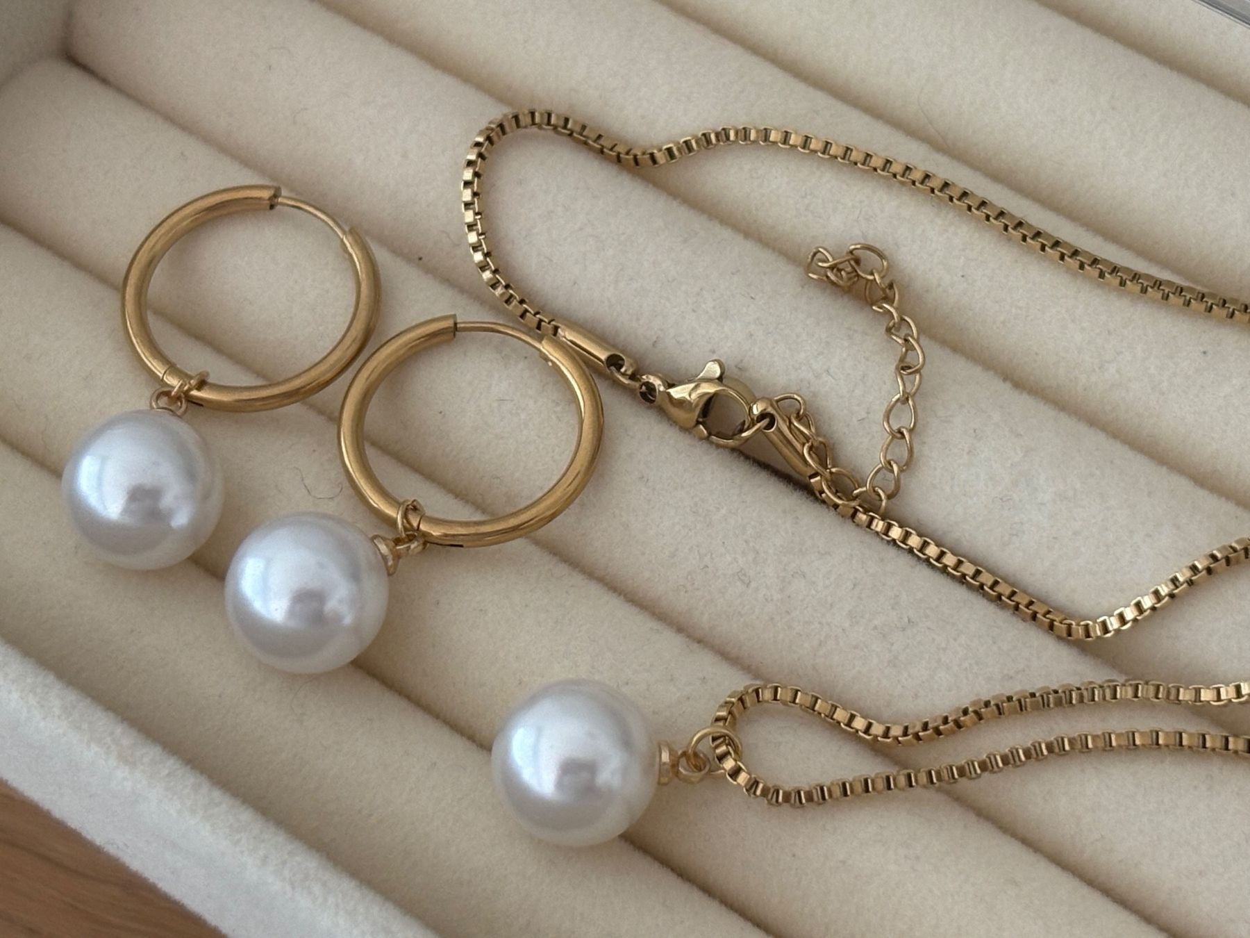 Ketten: Luxus Edelsthal Kette/Orstecker Farbe :Gold Kunstperlen – Neu (gemäss Beschreibung) aus Biel-Bienne von Roserosse13 2