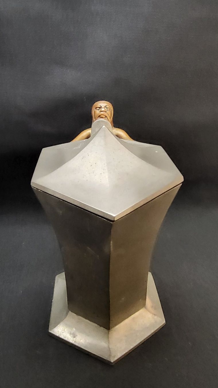Statuette: Antike Zinnkanne mit figürlichem Griff – Usato da Basel venduto da spinne02 2