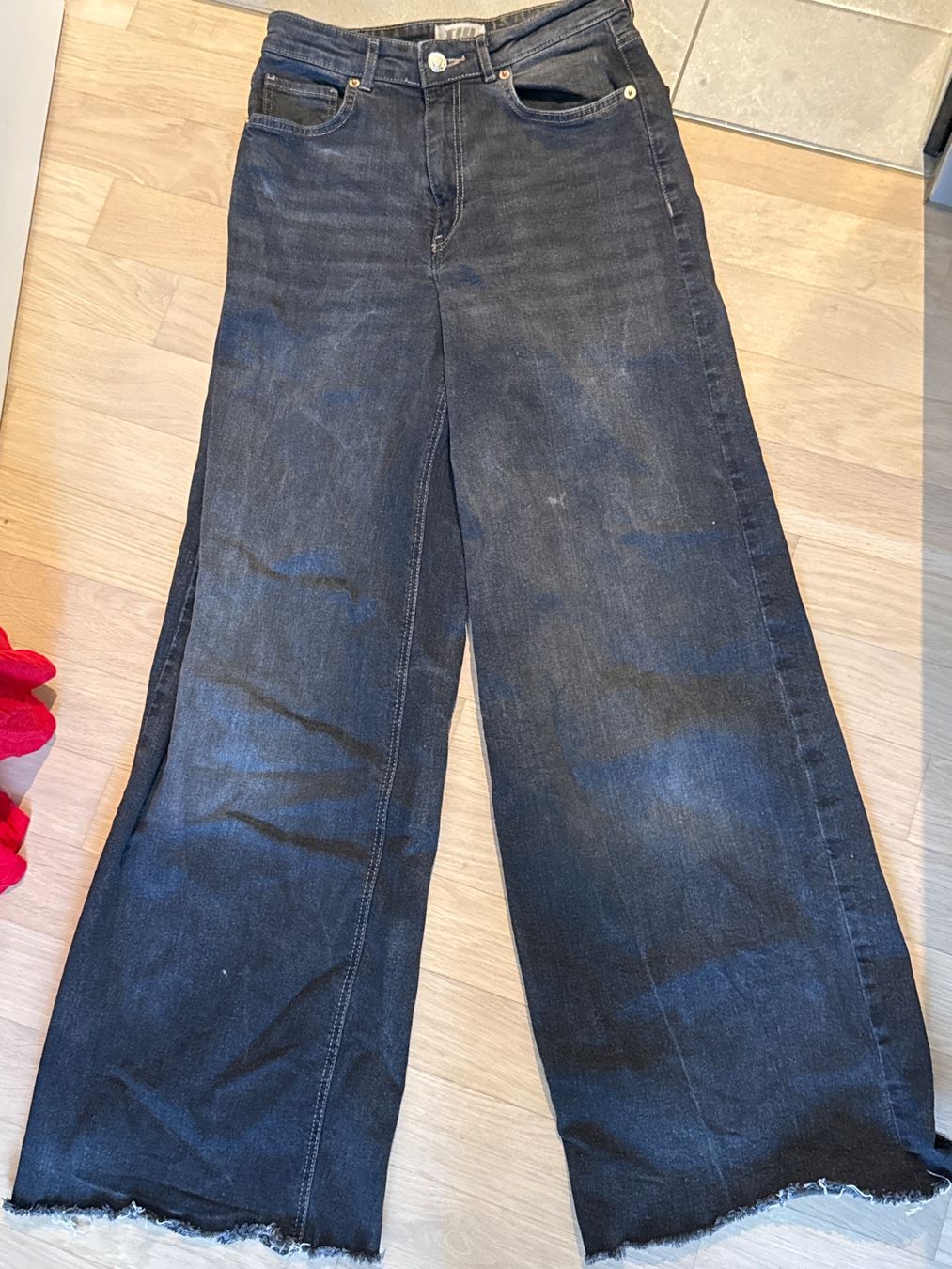 Pantaloni: moderne Damen Jeans  S – Usato da Amriswil venduto da used2use