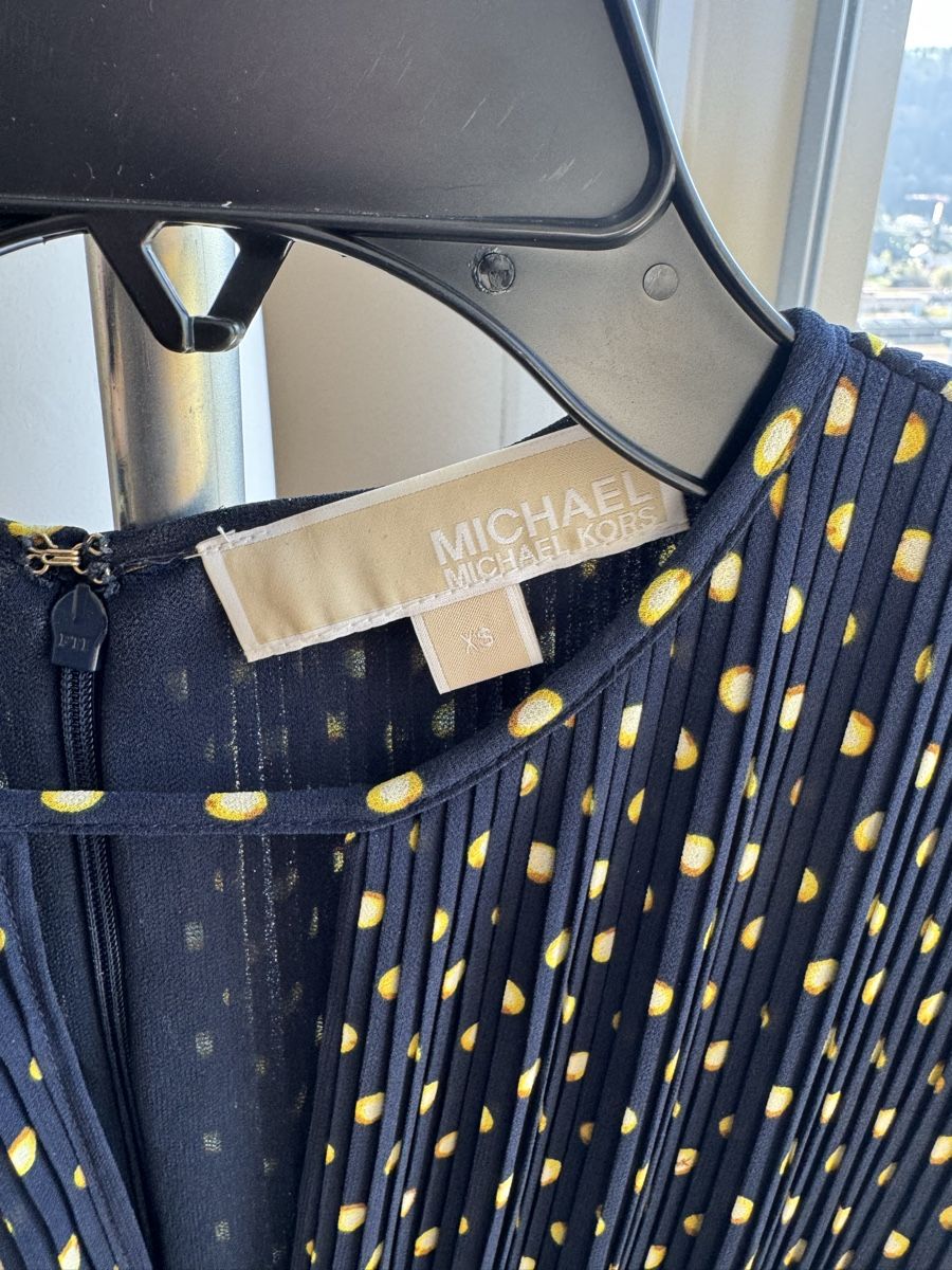 Michael Kors Vestiti: Schickes Plisseekleid Grösse XS Michael Kors – Nuovo (secondo la descrizione) da Spreitenbach venduto da TheStyleAtelier 1