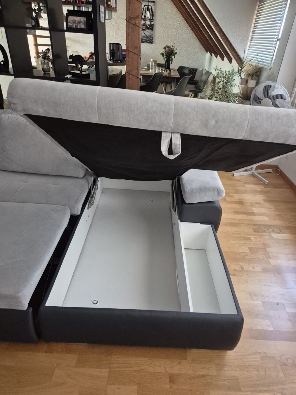 Conforama Divani: Schlafsofa mit Stauraum – Usato da Bern venduto da fff_clp5 4