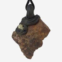 Meteorit Anhänger (Roher Stein Meteorit) mit Pyrit