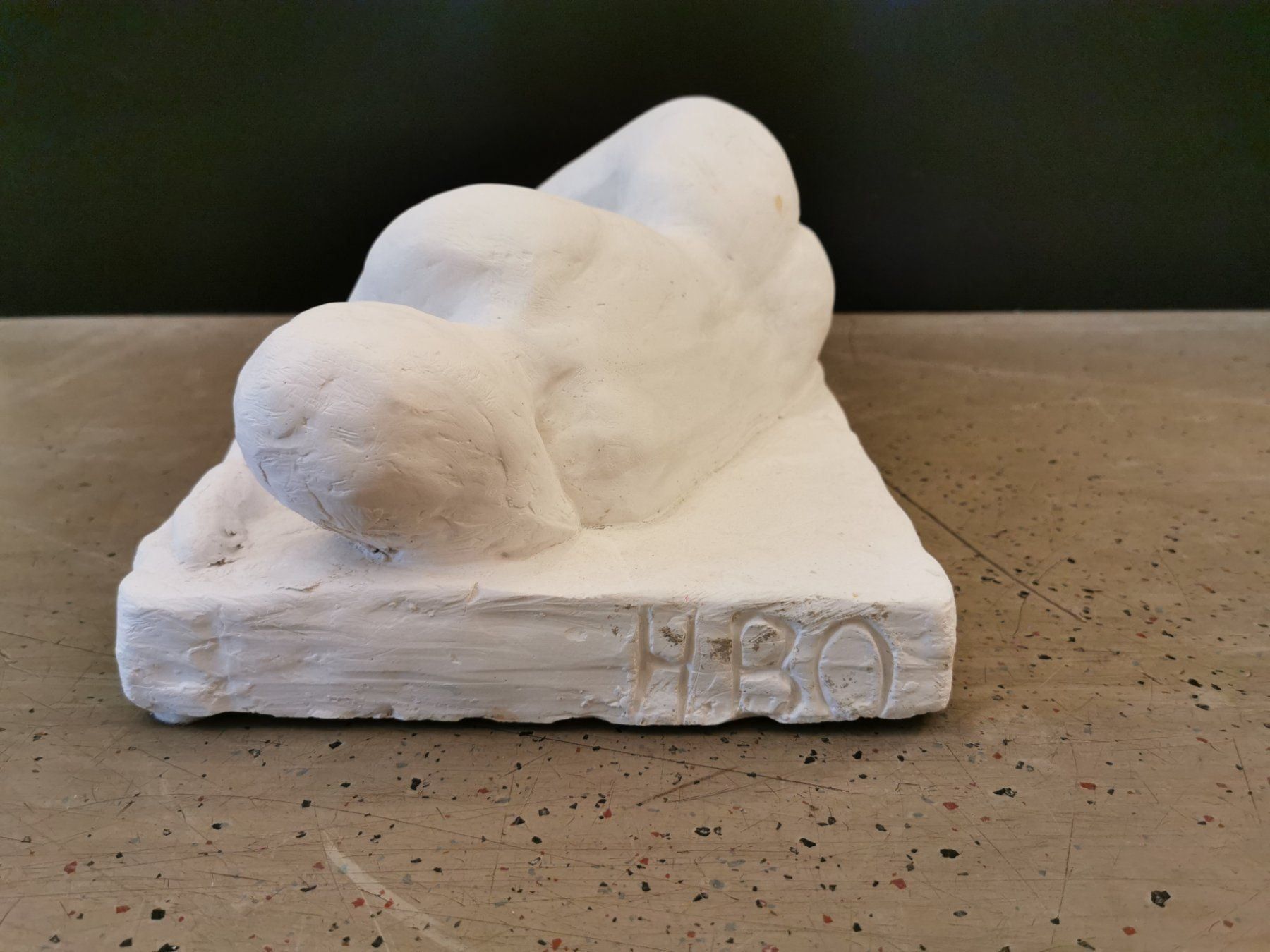 Sculture & Statue: Liegende Frau Gips – Usato da Zürich venduto da ZuercherBrockenhaus 6