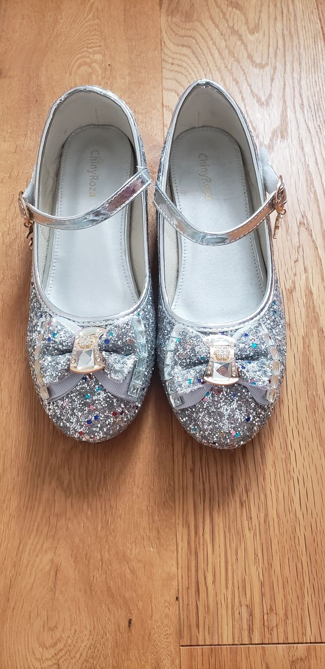 Scarpe per ragazze: Silberne Mädchen Schuhe, Grösse 36 festlich, Glitzer! – Usato da Roggliswil venduto da buechi82