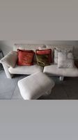 Divano moderno color panna con i cuscini compresi