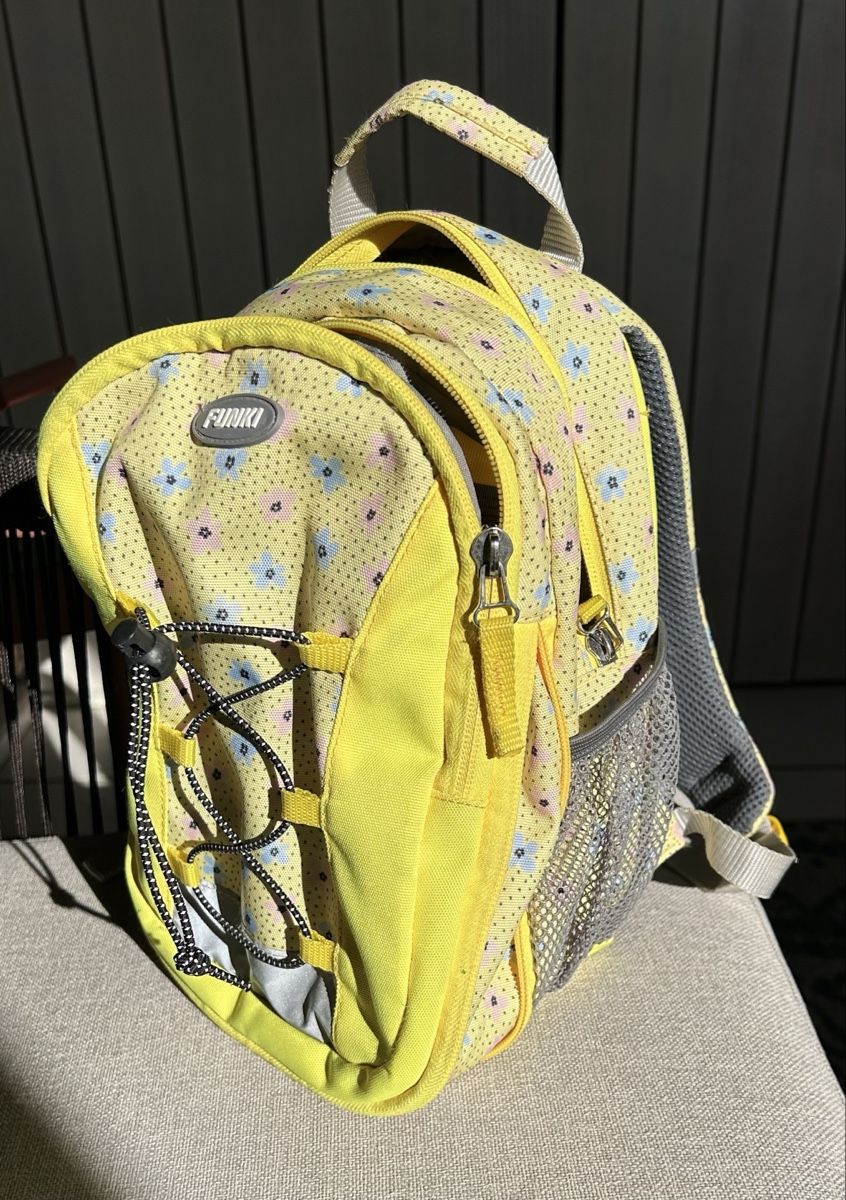 Funki Kindertaschen: FUNKI Rucksack gelb geblümt Kinder – Gebraucht aus Uster von giggs2323