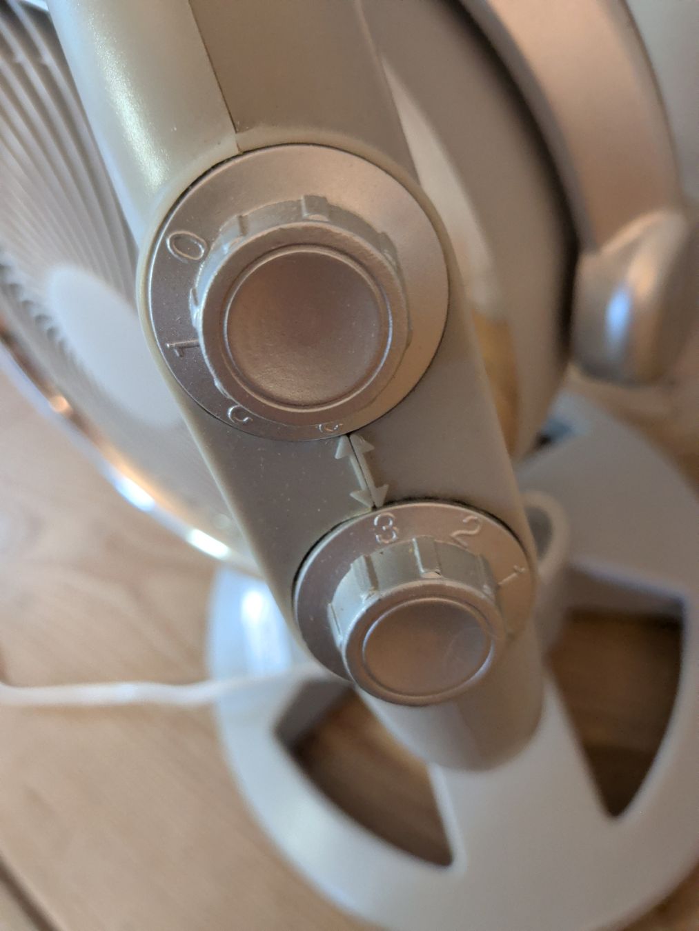 Ventilatoren: Standventilator grau mit zwei Gebläsen – Gebraucht aus Dietfurt von Subforce1853 9
