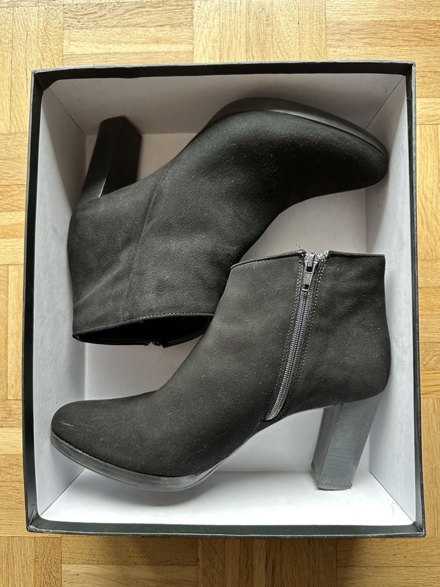 Scarpe da donna: Black leather boots T-39 – Usato da Epalinges venduto da Lily2006 4