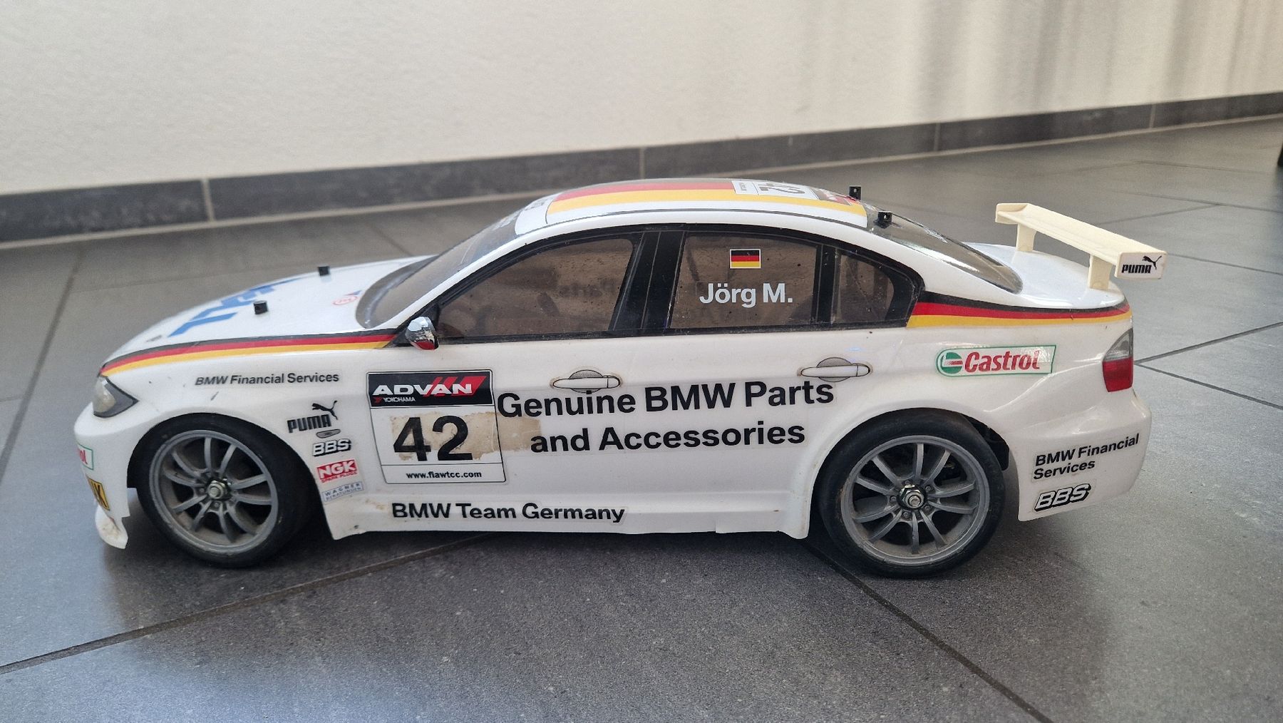 Tamiya Modellismo RC: Tamiya 58385 - 1/10 BMW 320si WTCC 2006 – Usato da Volketswil venduto da TrollanDump 3