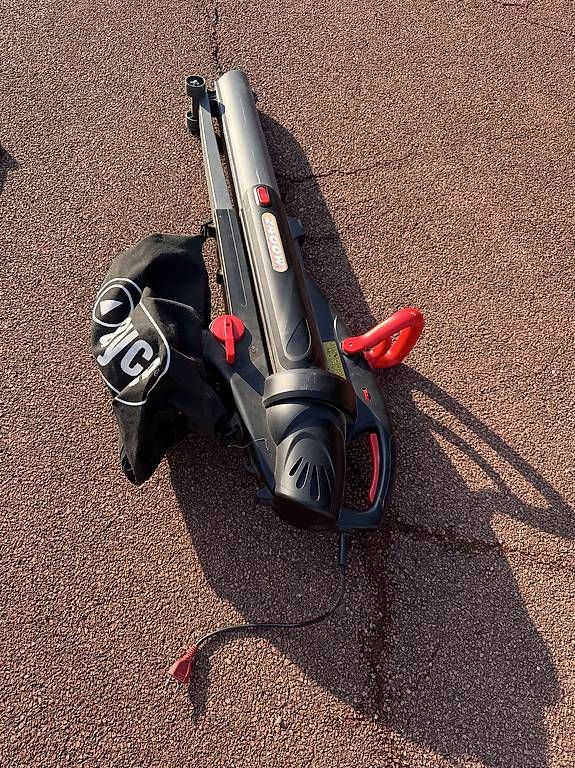 Laubbläser & Laubsauger: Aspirateur souffleur Ayce – Gebraucht aus Gilly von Helpast 1