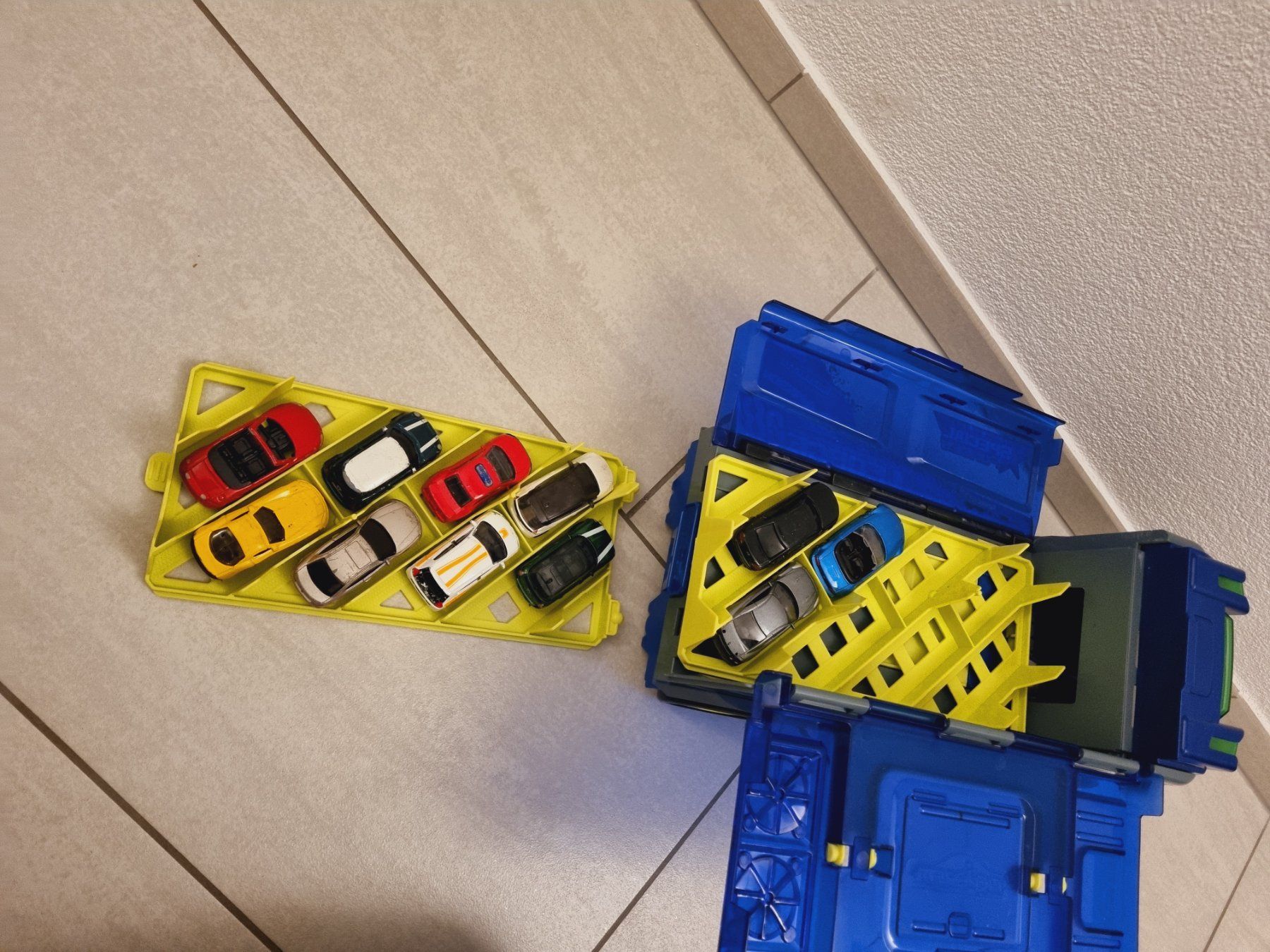 Giocattoli: Spielzeugauto Transporter mit Rampe und Tragegriff – Usato da Niederwil SG venduto da Excentia 3