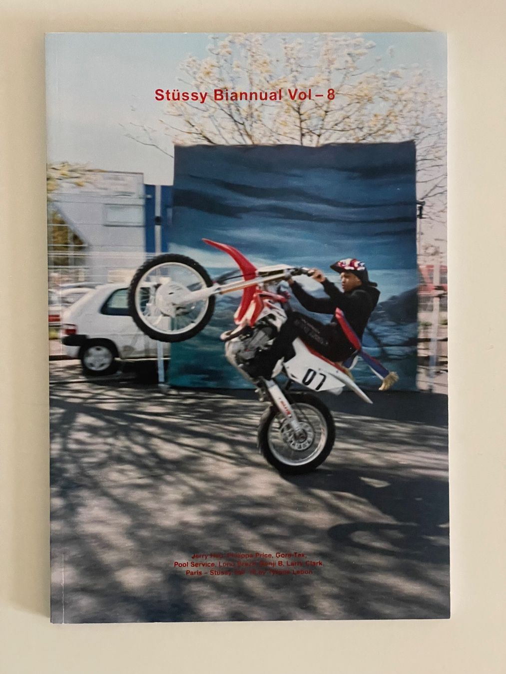 Riviste & Magazine: STUSSY BIANNUAL VOLUME 8 – Usato da Zurich venduto da a-z