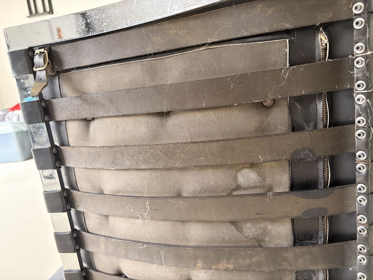 Poltrone: Barcelona Chair Vintage – Usato da Basel venduto da RausindieNatur 3