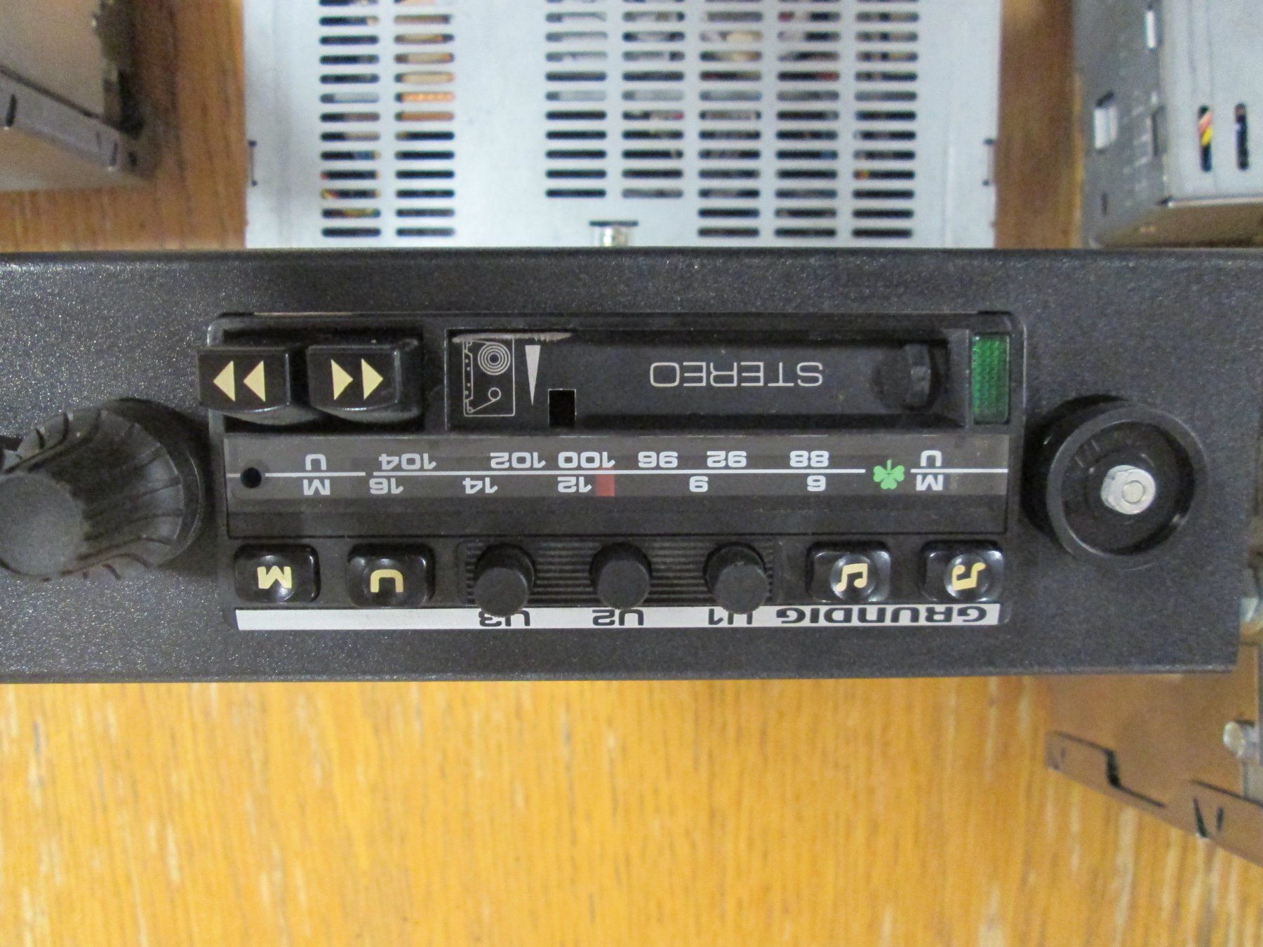 Radios: verschiedene Auto- und Kassetten Radios – D'occasion à Niederuzwil par Vdpsm 3