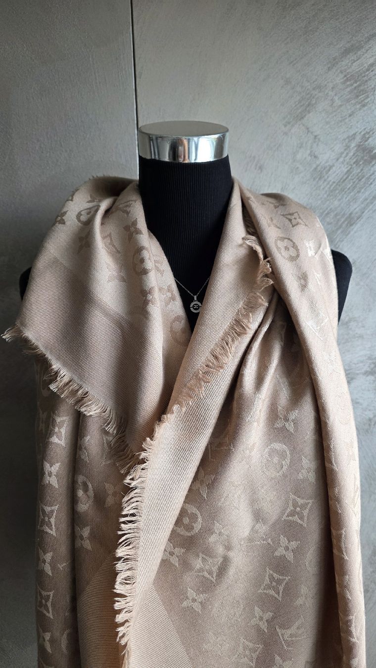 Louis Vuitton Foulard & Sciarpe: Louis Vuitton Classic Schal in Beige – Usato da Bern venduto da bern33 3