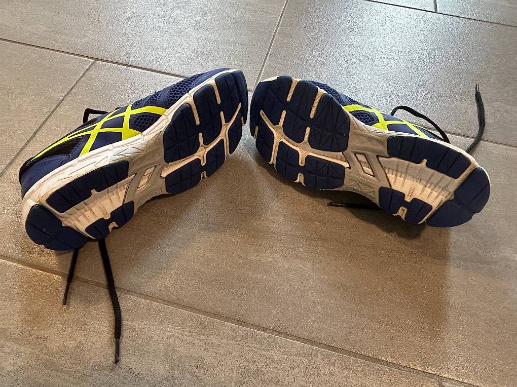 Chaussures garçon: Asics Laufschuhe Gr. 38 – D'occasion à Thalheim an der Thur par Iselisberger 4