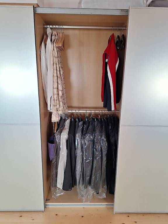 Armadi: Kleiderschrank - top Zustand – Usato da Walchwil venduto da anh_9jcd 2