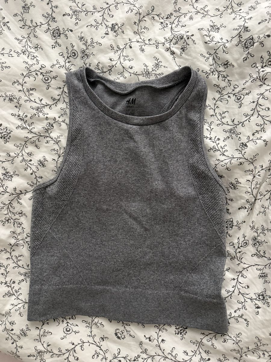 H&M Top: Sport Top – Nuovo (secondo la descrizione) da Unterägeri venduto da ann_x8pf