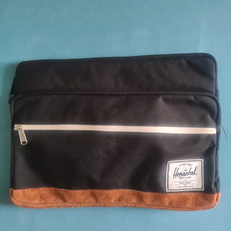 Herschel Laptop Sleeve 15 Zoll, Top Zustand, Schwarz/Braun!