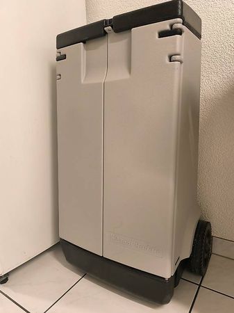 Mobiler Werkstattwagen / Allzweckschrank aus Kunststoff