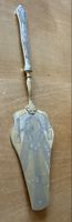 Pellette à tarte ancienne décorée argentée 81g