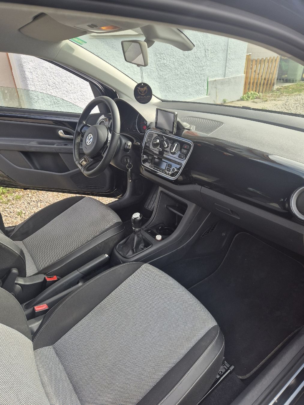 VW Autos: Vw UP 1.0 MPI  black – D'occasion à kloten par eismeister33 1