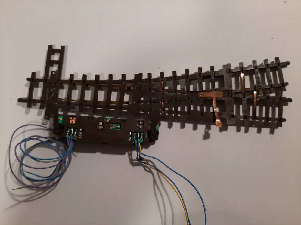 Bemo Modelleisenbahnen: Bemo H0m 4206 000 elektrische Weiche rechts 12° – Gebraucht aus Thun von Schwarzsee48 1
