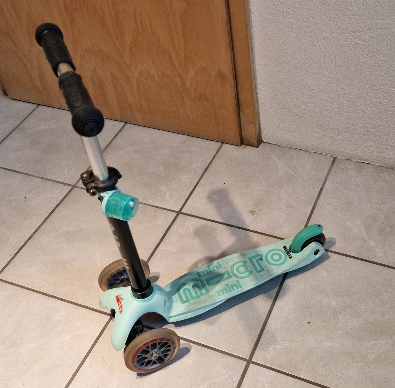 Micro Kickboard: Micro Mini2go Deluxe Plus Scooter – Usato da Pfungen venduto da nicholas14 2
